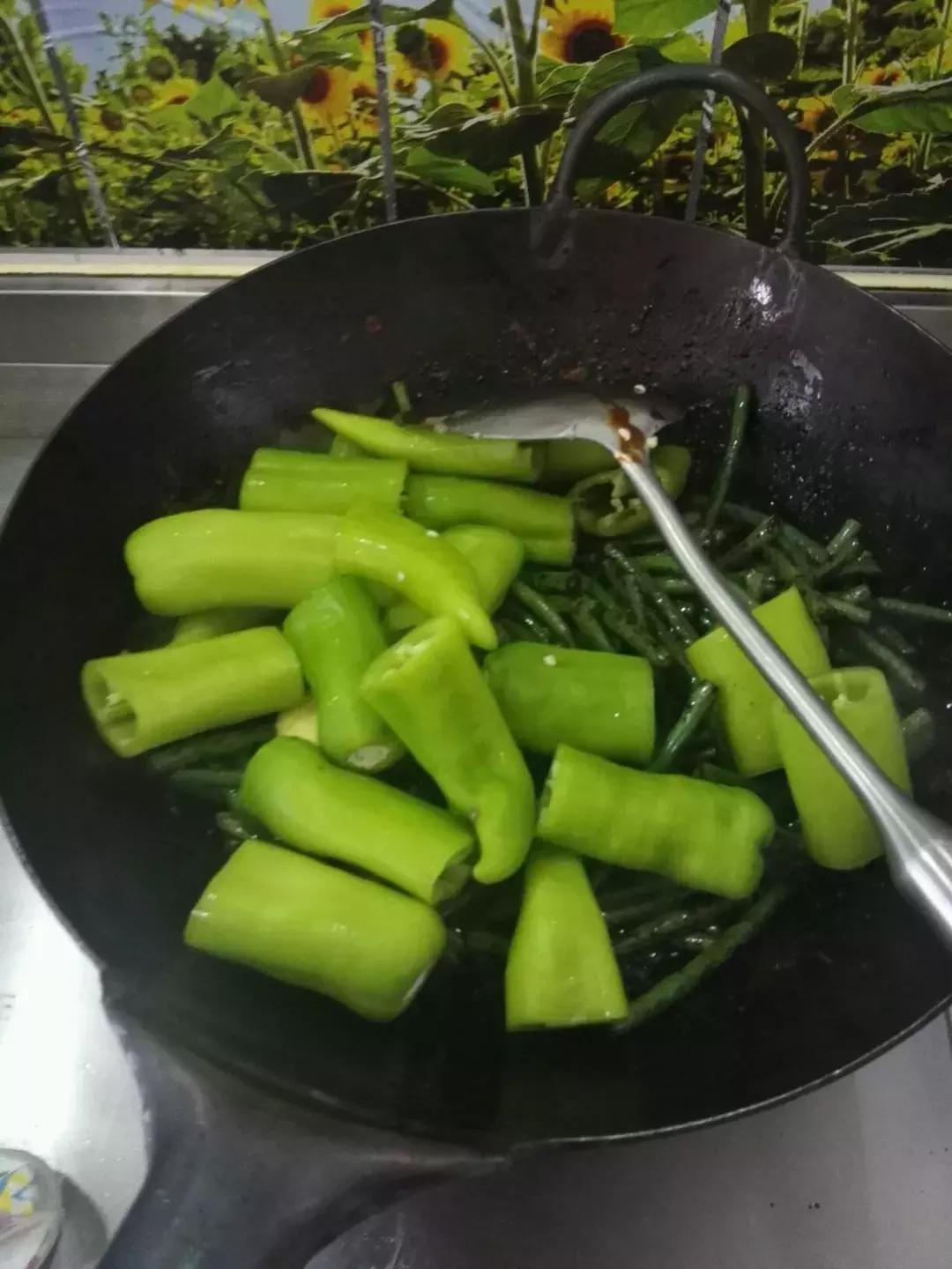 东北烀地瓜梗咸菜教程,东北烀咸菜疙瘩正宗做法