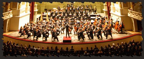 这部交响诗富有抒情性、幻想性及浪漫主义的色彩