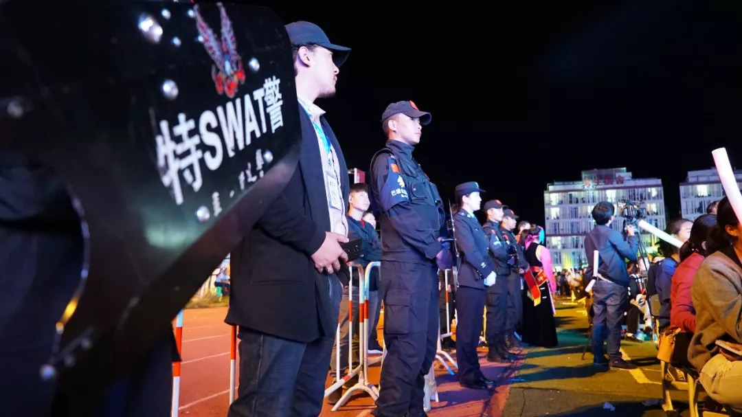 「秋风」巴塘县公安局圆满完成巴塘县“弦歌聆秋”系列活动安保任务