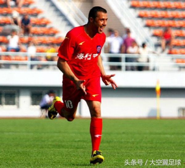 前国脚复出征战中甲赛场,前国脚退役40岁告别职业赛场