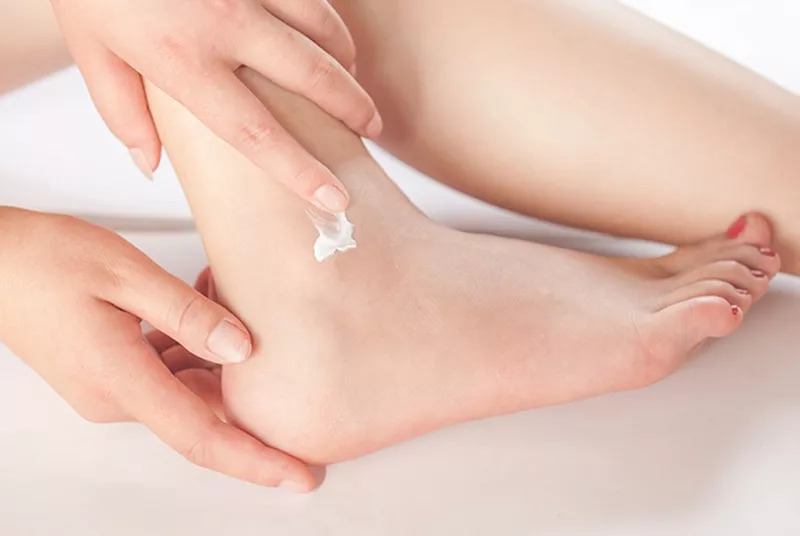 脚部干裂起皮用它一抹全搞定,脚后跟干裂好物推荐