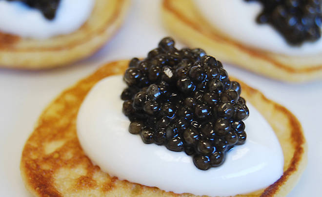 顶级鱼子酱美食,四大美食之一的鱼子酱