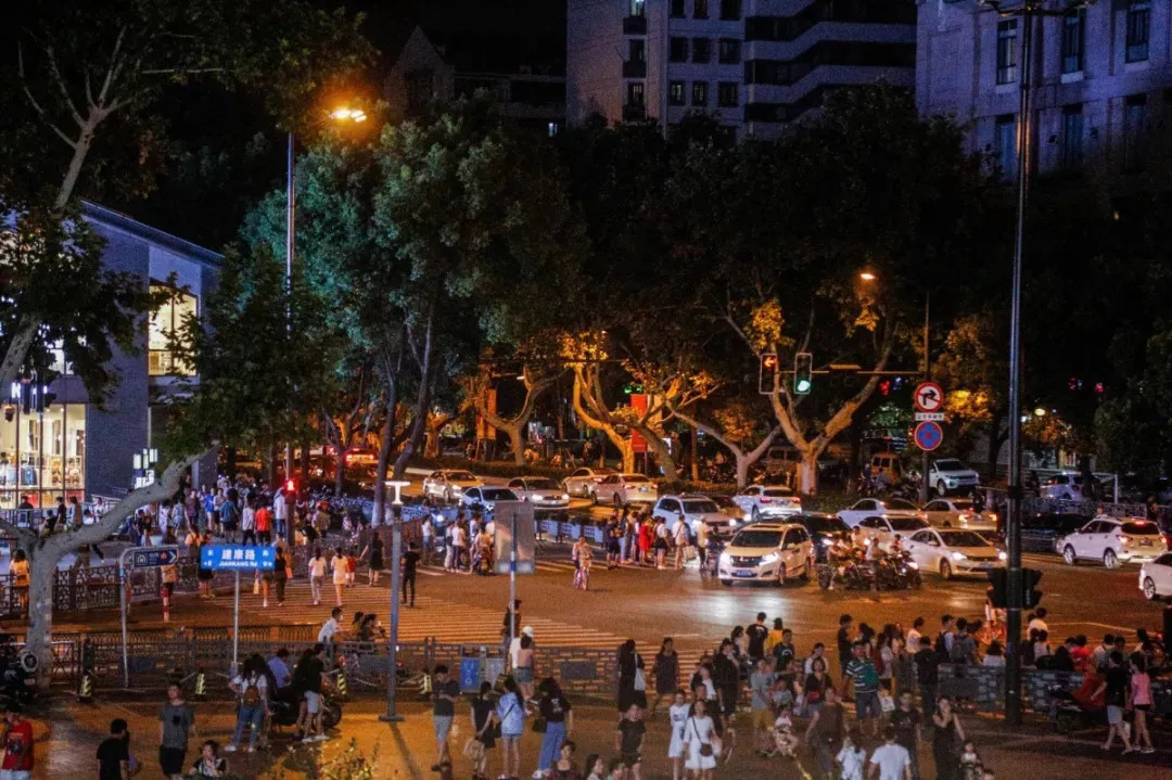 南京的夜晚真实图片,2005年的南京街头真实影像