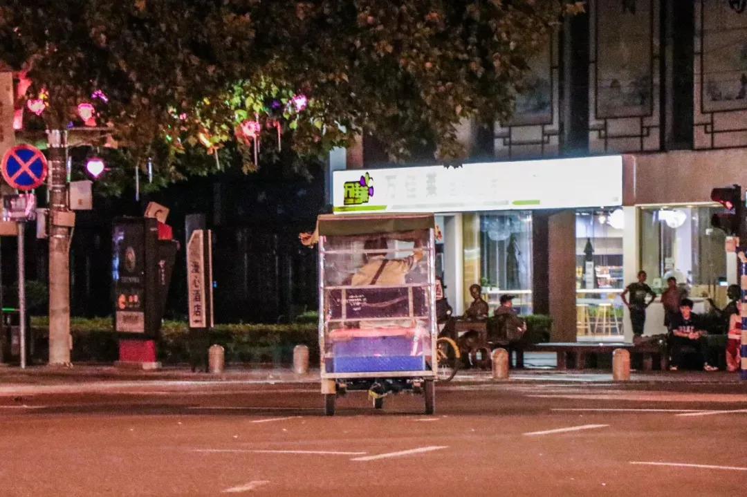 南京的夜晚真实图片,2005年的南京街头真实影像