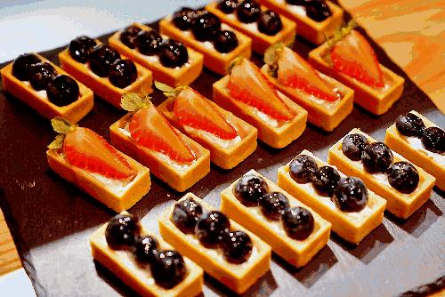 蟹黄味蟹香馥郁入口松脆,蟹黄的肥美鲜香