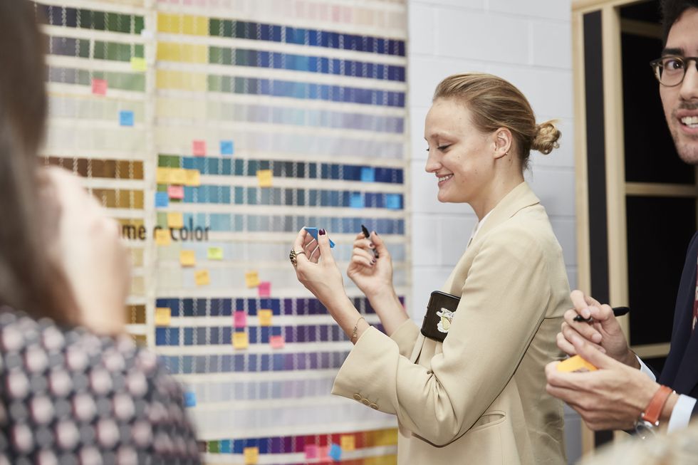 Hermès丝巾为何让全世界女人都着迷？爱马仕丝巾俱乐部给你解答