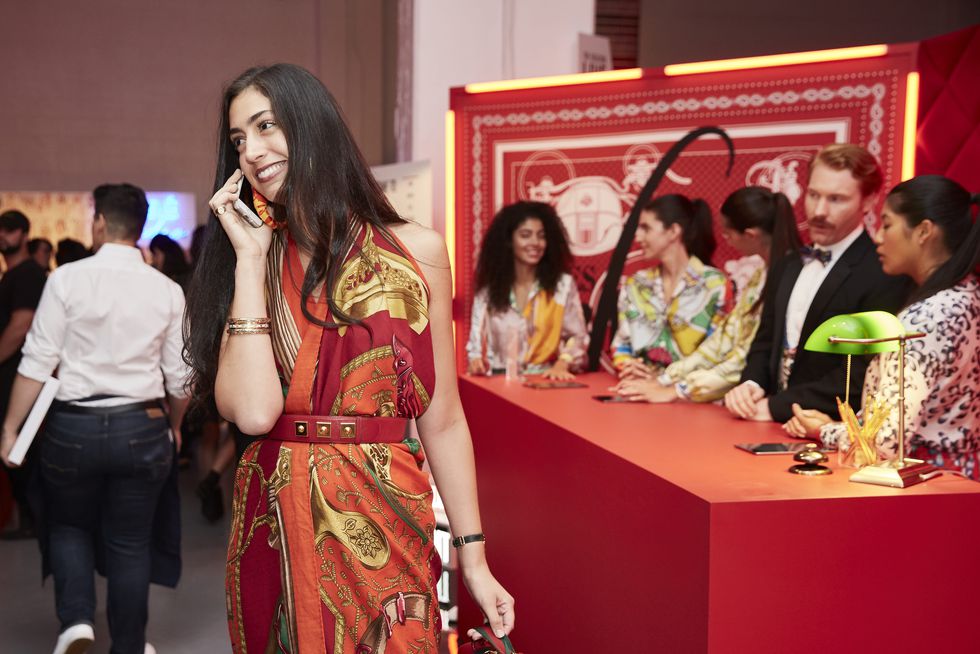 Hermès丝巾为何让全世界女人都着迷？爱马仕丝巾俱乐部给你解答