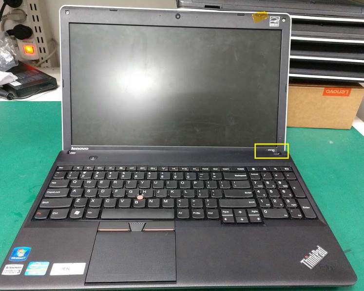 联想笔记本电脑G400电池,联想笔记本电脑的电池在哪个部位