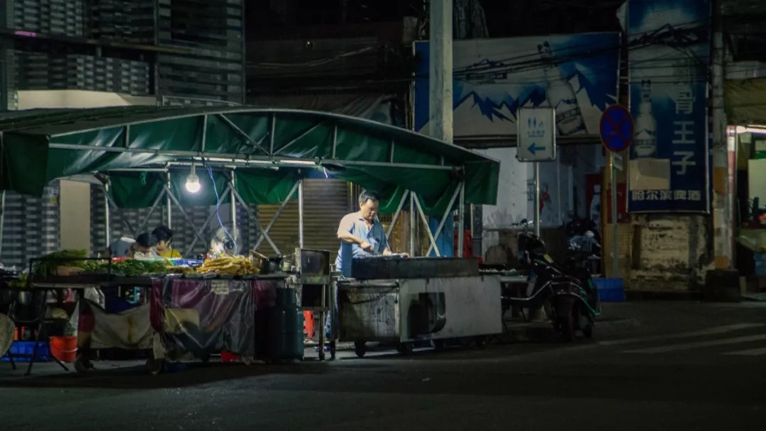 当你抱怨生活太难时,当你抱怨生活不易时