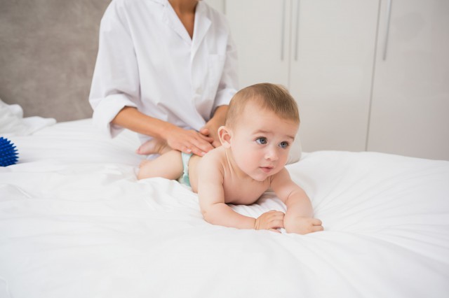 新生儿头顶长了很多脓点应该怎么处理