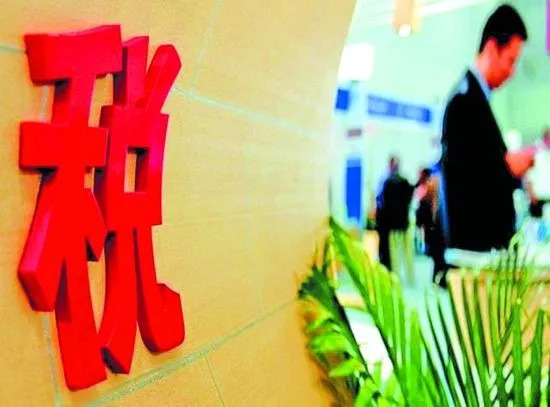 出入境时携带物品不能超过多少钱,海关提醒中秋国庆