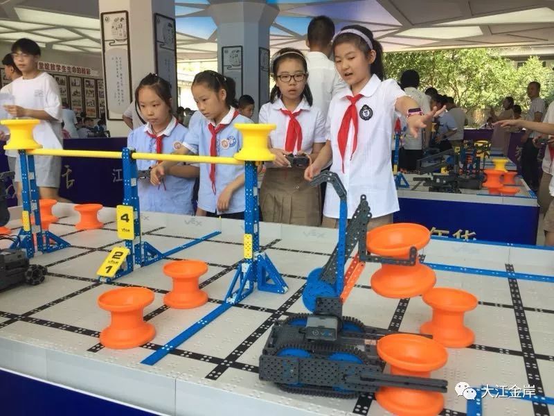 鏈哄櫒浜鸿繘鏍″洯,鏈哄櫒浜鸿繘鏍″洯娲诲姩