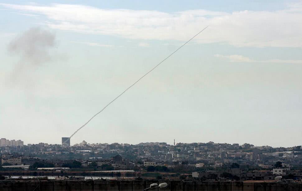 沙特打胡塞导弹,也门打沙特的导弹