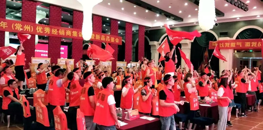 钜豪照明旗舰店直播间,推出活动提升门店营业额