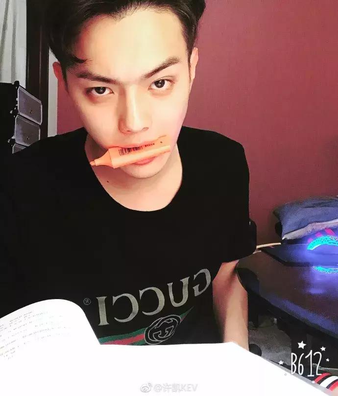 家暴炫富后，他又被粉丝教做人，这是今日份的快乐源泉！