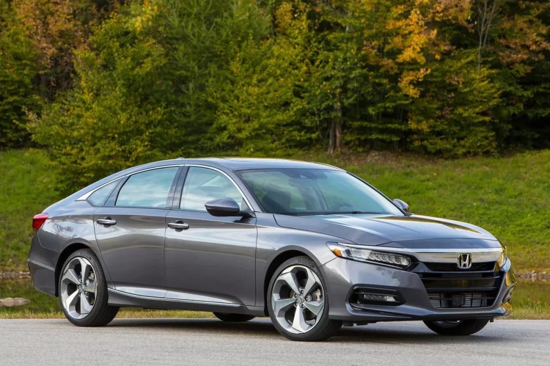 法拉利和mpv,80万法拉利mpv