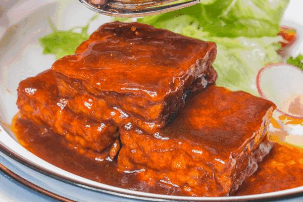 6.8折！陆家嘴惊现1家“网黄餐厅”，人均40+吃哭老板！