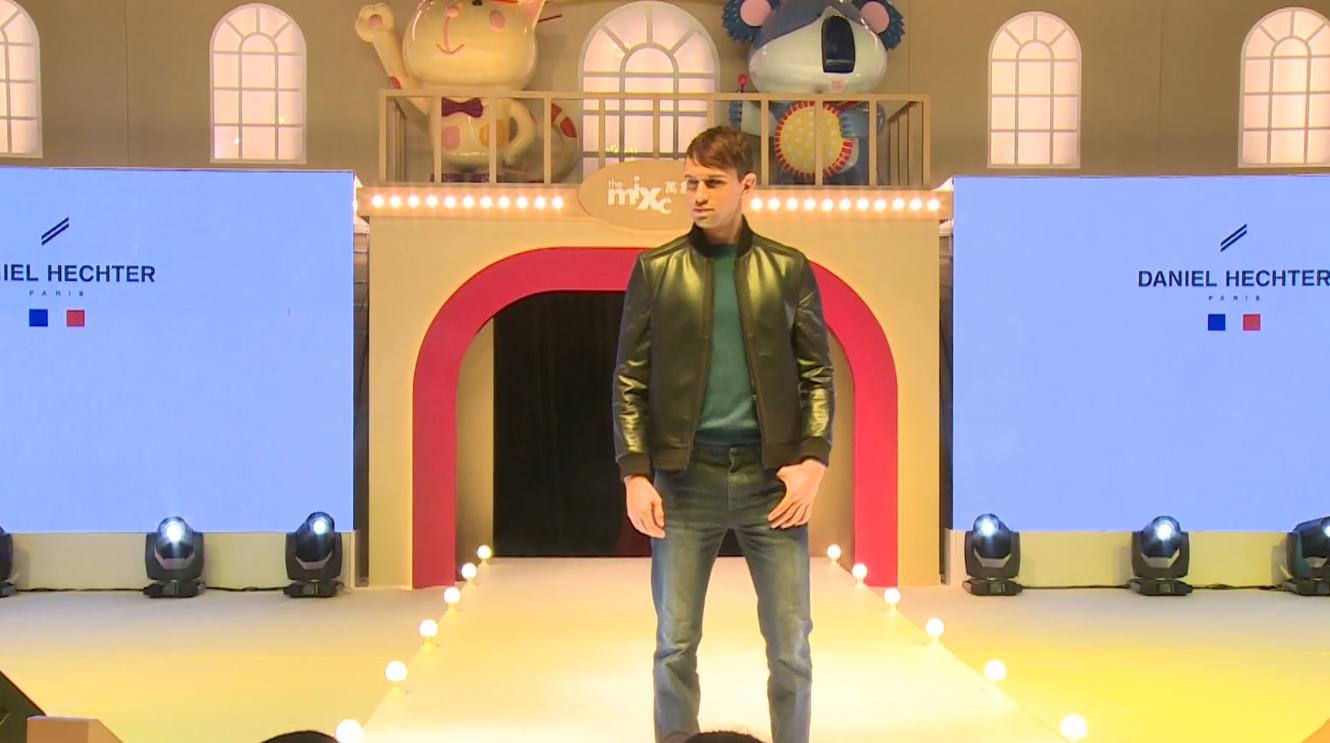 巴黎时装周t台模特展示,巴黎时装周彩色t台秀