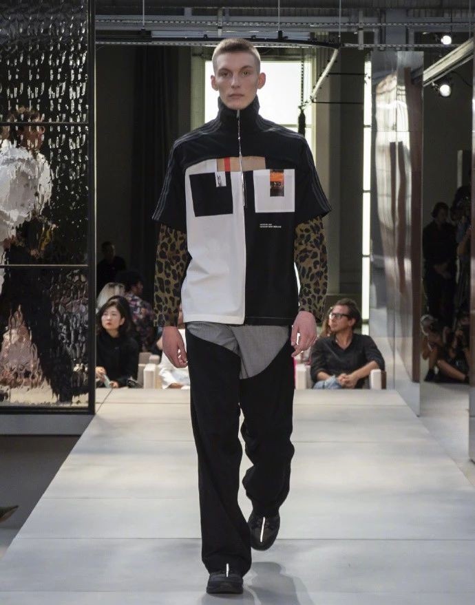 burberry鏂版鐧絫,burberry鍩虹娆剧櫧t