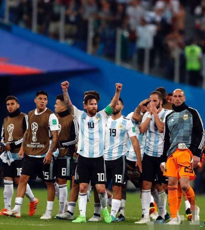 12次年度最佳球员梅西,16年国际足联最佳十一人梅西