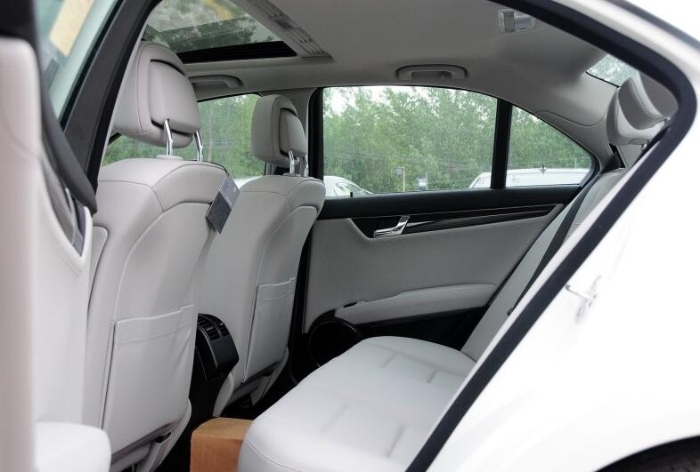 12万在手,是选逼格更高的10年奔驰还是宽体轿跑16年凌度