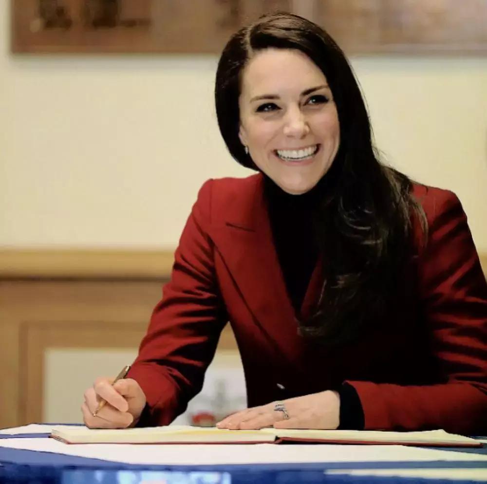 贝拉哈迪德穿深v套装,贝拉哈迪德夏季开衫