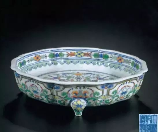 斗彩图案,斗彩姹紫瓷器