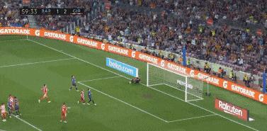 梅西首秀明星反应,梅西首秀遭凶狠肘击暴力对待