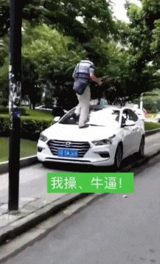 每天一贱：妹子挤完地铁，裤子就成这样了