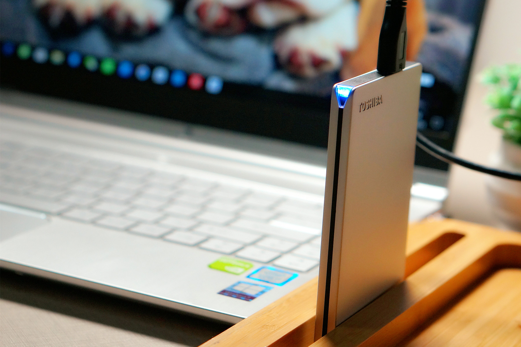 极致轻薄商务首选:东芝CANVIO™SLIM移动硬盘体验