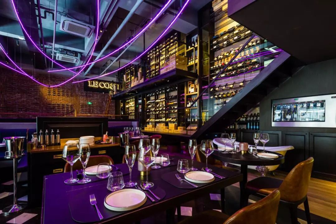 这只“大公鸡”一开业就王炸，5000瓶限量好酒碾压沙雕土豪！