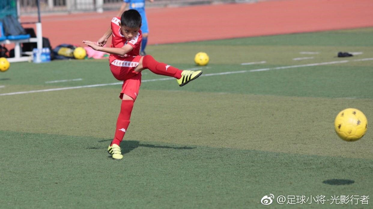 中国足球小将感谢遇见,当中国体育健儿遇见日本队
