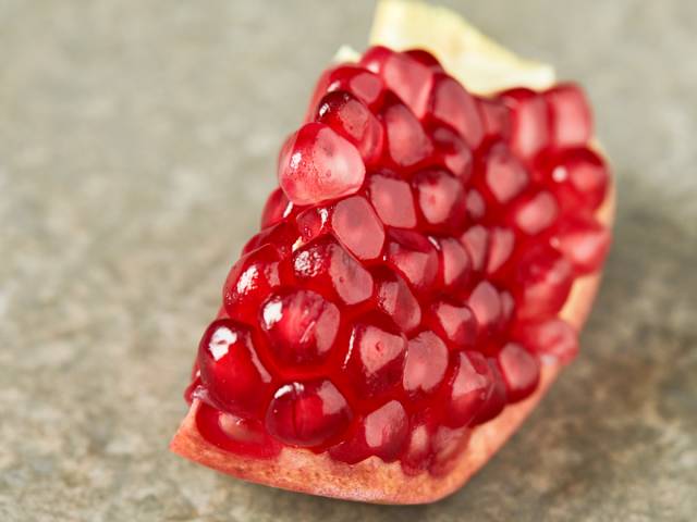 正宗品种嫁接突尼斯软籽石榴,精品高杆突尼斯软籽石榴