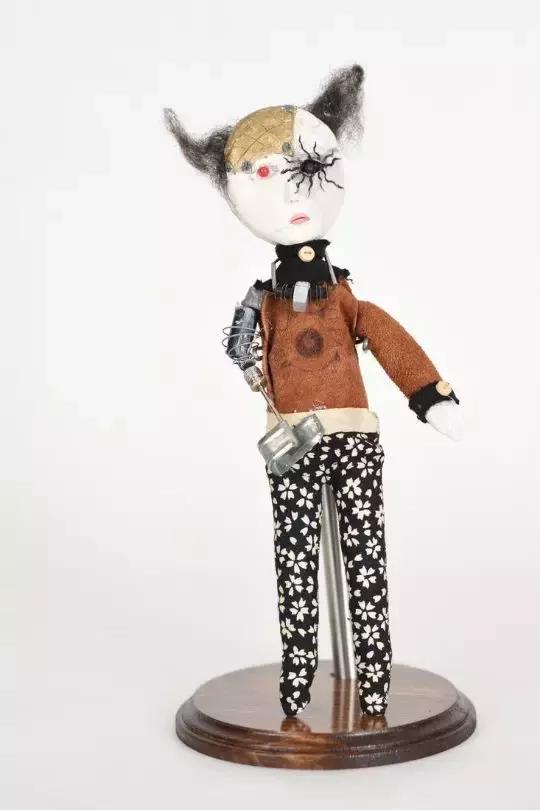 12岁男孩用捡来的破烂，打造出一个暗黑王国，吓哭一票成年人……