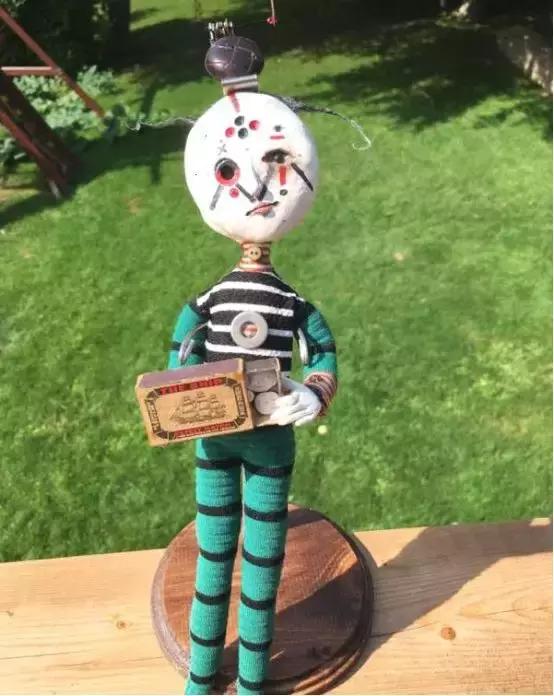 12岁男孩用捡来的破烂，打造出一个暗黑王国，吓哭一票成年人……