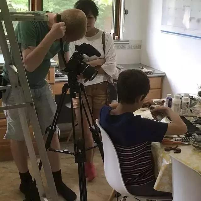 12岁男孩用捡来的破烂，打造出一个暗黑王国，吓哭一票成年人……