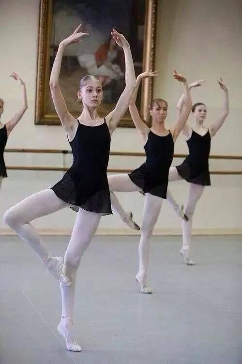 努力当一个好的舞蹈老师,其实每个舞者都是孤独的舞蹈老师