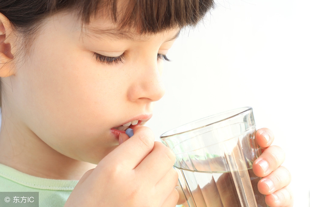 六岁女孩误食了水宝宝就送去急诊,六岁女孩误食水宝宝送急诊