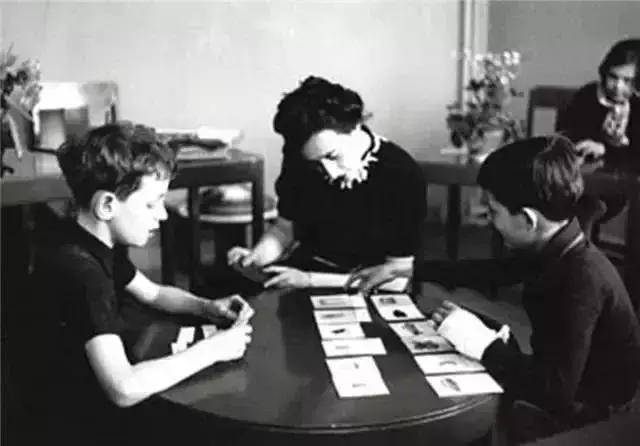 幼儿园五大领域和蒙氏教学哪个好,选择蒙氏幼儿园好还是常规幼儿园