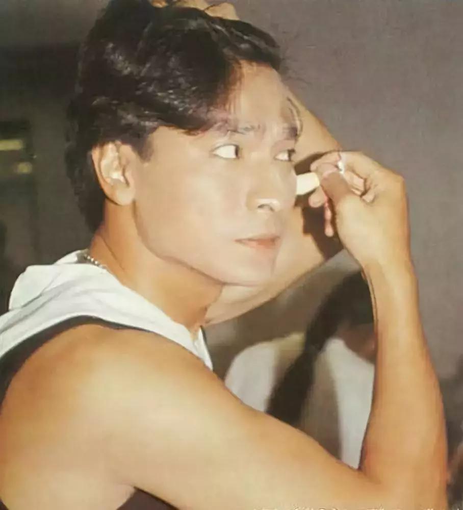 今天我不关心离婚，只想祝你生日快乐