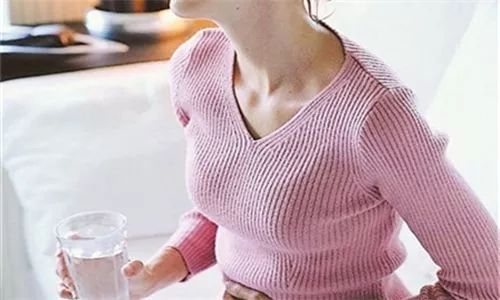 直播期间闹肚子怎么办,肠子不停发炎发烧