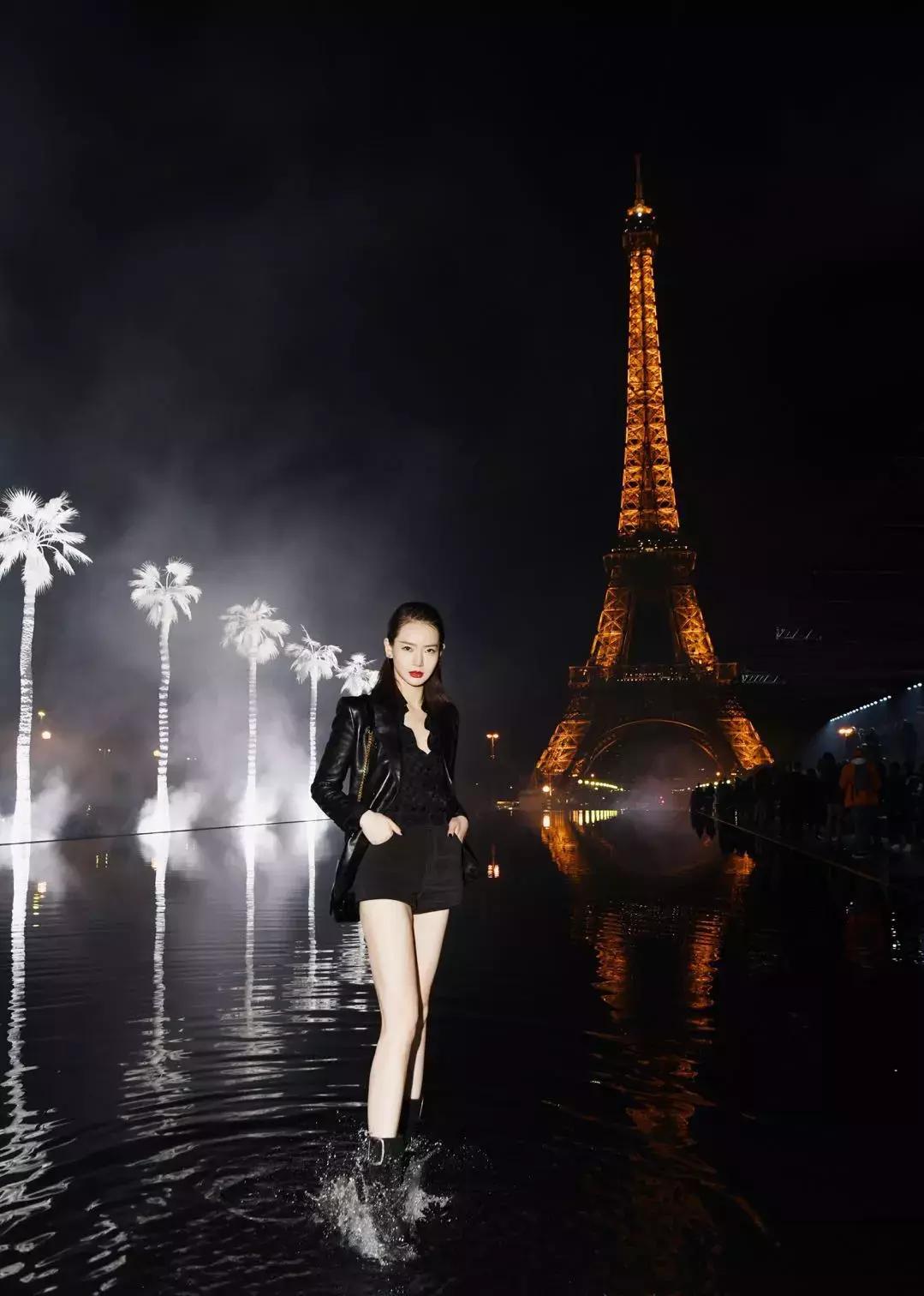 戚薇霸气走秀,唐嫣戚薇机场街拍大全