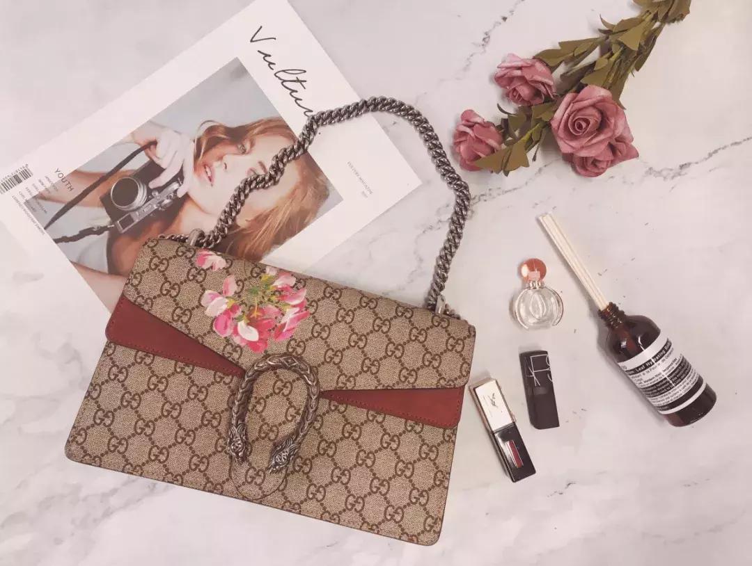 国庆背上小行囊,国庆出游包包里装什么