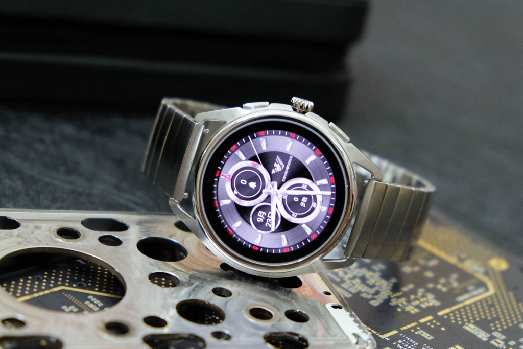 为什么说买阿玛尼手表智商税,苹果手表和阿玛尼哪个好