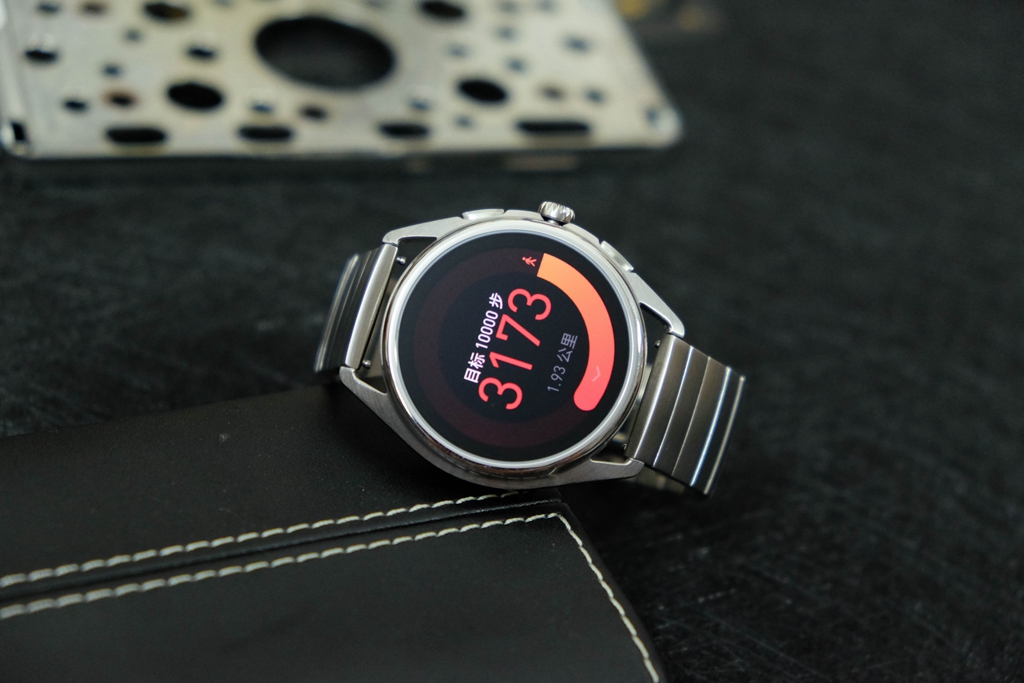 为什么说买阿玛尼手表智商税,苹果手表和阿玛尼哪个好