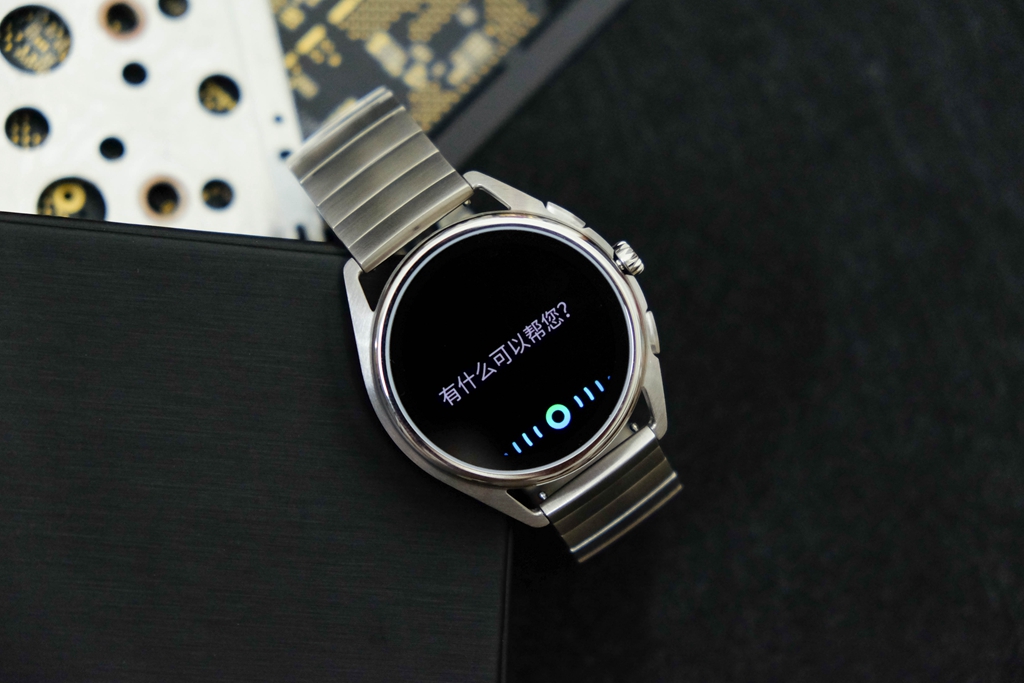 为什么说买阿玛尼手表智商税,苹果手表和阿玛尼哪个好