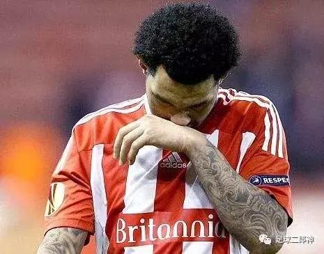 25岁闪耀英超赛场后却光速陨落,英超十大奇迹般陨落的球员