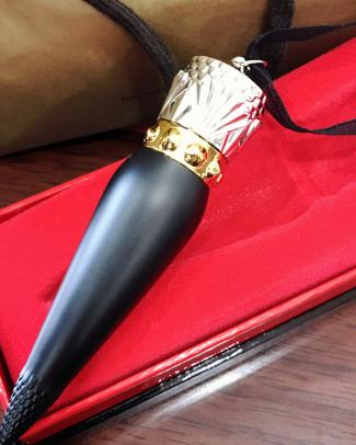 推荐几支巨显白的口红 (春夏必备的5支口红)