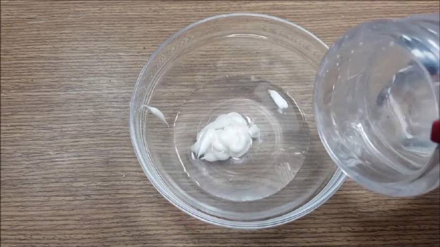 无硼砂不粘手史莱姆教程,用护手霜如何做史莱姆不用牙膏