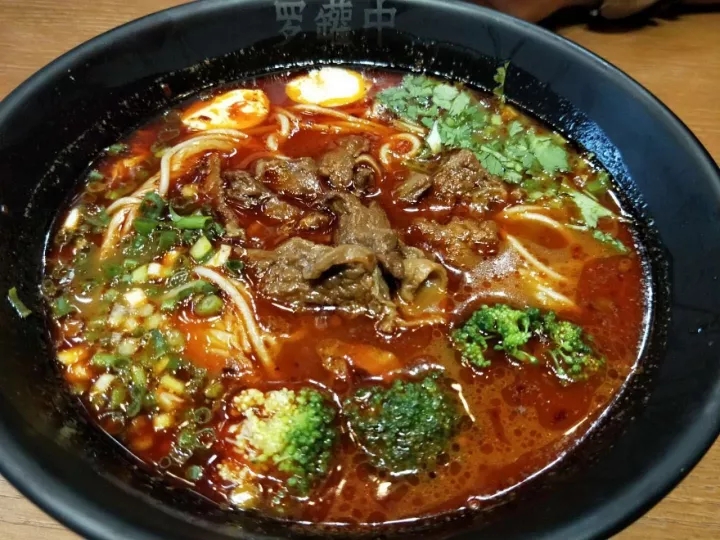 南京偶遇领克01,南京探店遇见拿破仑